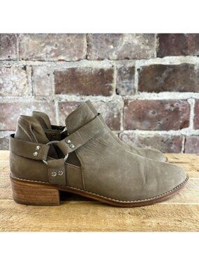 BP Brass Plum Nordstrom Taupe Suede Leather Silver Buckle Booties Sz 8 (58665)